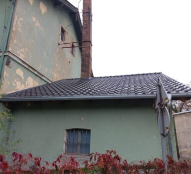 Prace związane z wymianą dachu w Prószkowie