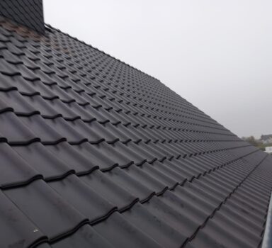 Wymiana poszycia dachowego w domu jednorodzinnym w Górkach