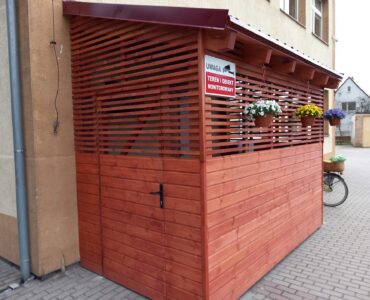 Zabudowa i zadaszenia wejscia do budynku