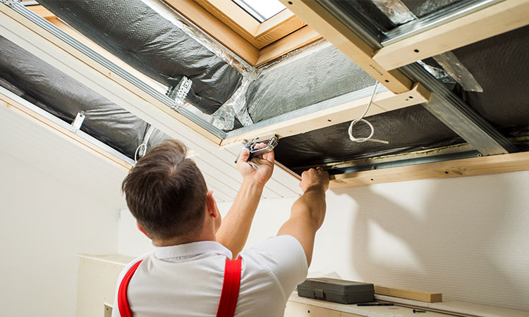 Lux Dach - Usługi - Montaż okien dachowych - Opole i okolice